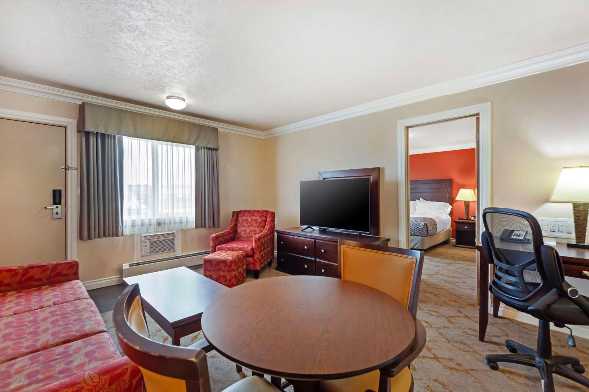 Best Western Plus Mirage Hotel And Resort High Level Exterior photo