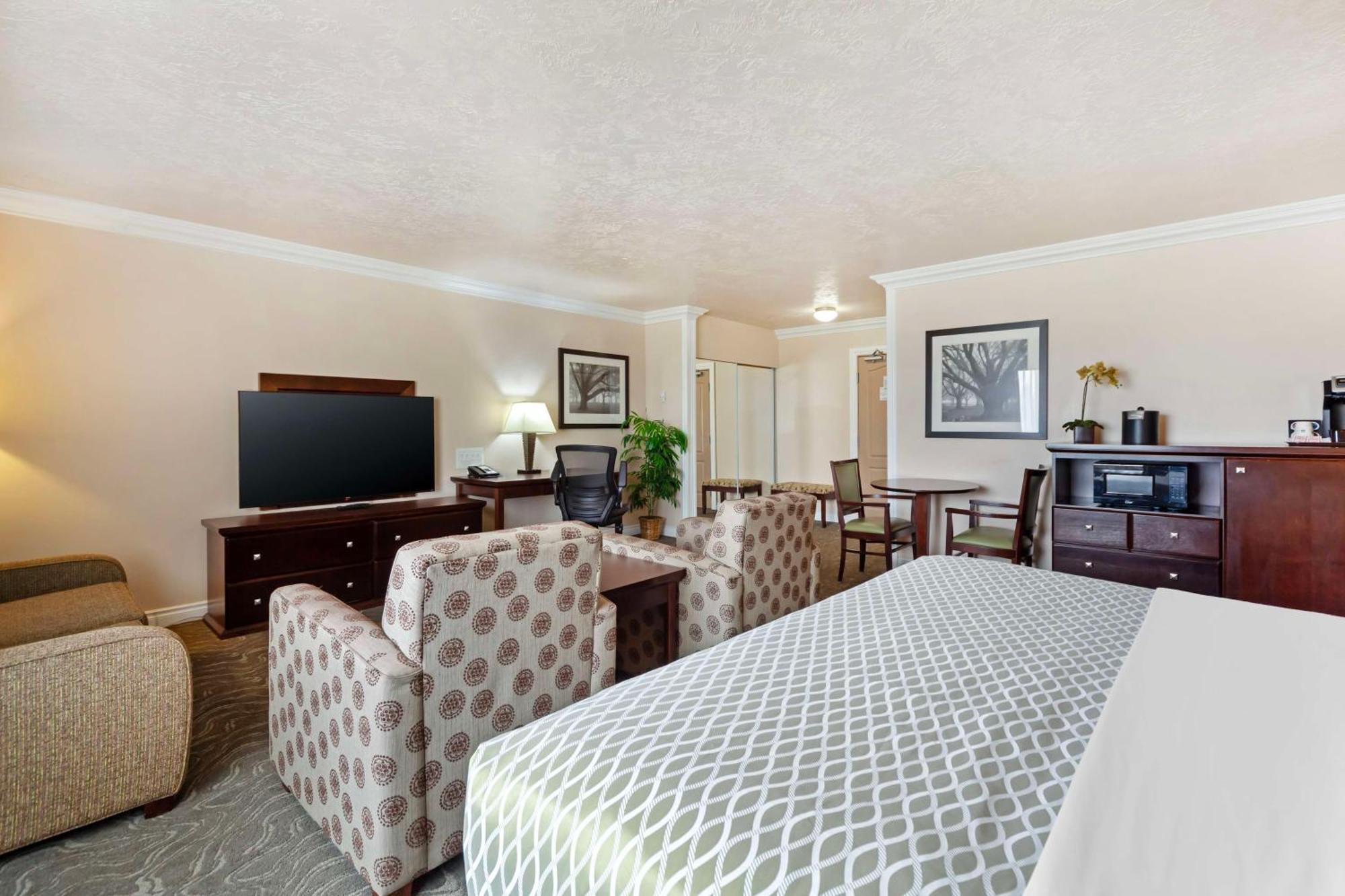 Best Western Plus Mirage Hotel And Resort High Level Exterior photo